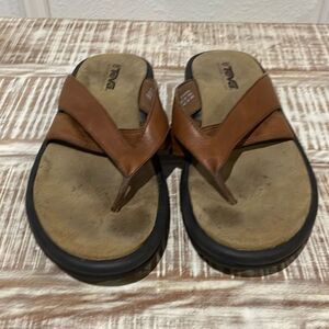 Teva leather flip-flops ￼